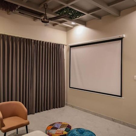 ג'איפור Saiba Outhouse- 4 Bed Room- Pool- Theatre- Partyhall- Garden & Terrace Sitting Area מראה חיצוני תמונה