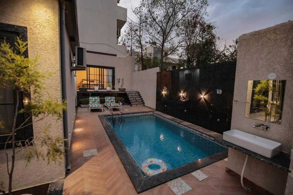 ג'איפור Saiba Outhouse- 4 Bed Room- Pool- Theatre- Partyhall- Garden & Terrace Sitting Area מראה חיצוני תמונה