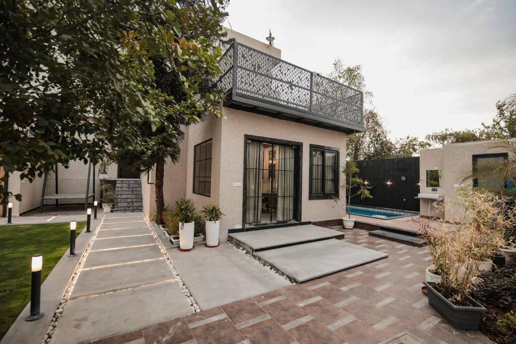ג'איפור Saiba Outhouse- 4 Bed Room- Pool- Theatre- Partyhall- Garden & Terrace Sitting Area מראה חיצוני תמונה