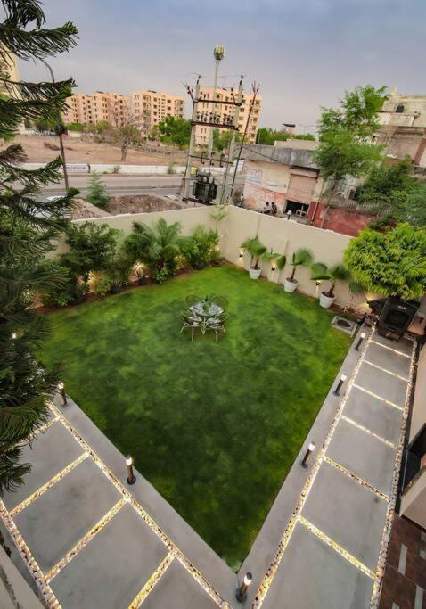 ג'איפור Saiba Outhouse- 4 Bed Room- Pool- Theatre- Partyhall- Garden & Terrace Sitting Area מראה חיצוני תמונה