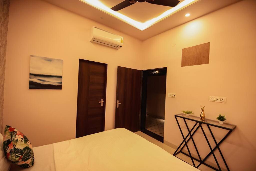 ג'איפור Saiba Outhouse- 4 Bed Room- Pool- Theatre- Partyhall- Garden & Terrace Sitting Area מראה חיצוני תמונה