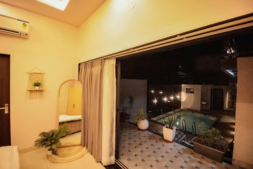 ג'איפור Saiba Outhouse- 4 Bed Room- Pool- Theatre- Partyhall- Garden & Terrace Sitting Area מראה חיצוני תמונה