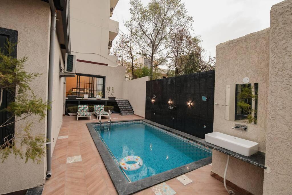 ג'איפור Saiba Outhouse- 4 Bed Room- Pool- Theatre- Partyhall- Garden & Terrace Sitting Area מראה חיצוני תמונה