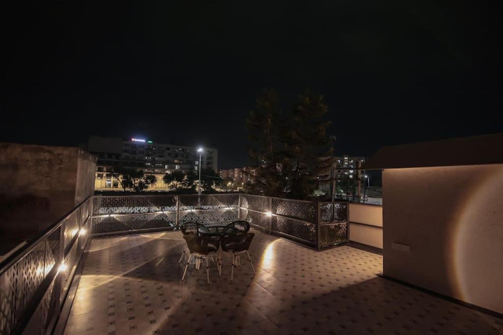 ג'איפור Saiba Outhouse- 4 Bed Room- Pool- Theatre- Partyhall- Garden & Terrace Sitting Area מראה חיצוני תמונה