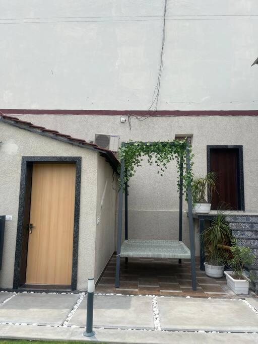 ג'איפור Saiba Outhouse- 4 Bed Room- Pool- Theatre- Partyhall- Garden & Terrace Sitting Area מראה חיצוני תמונה